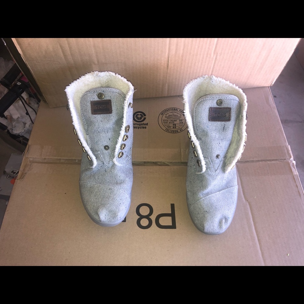 Great Condition Rare Toms High Tops Boots